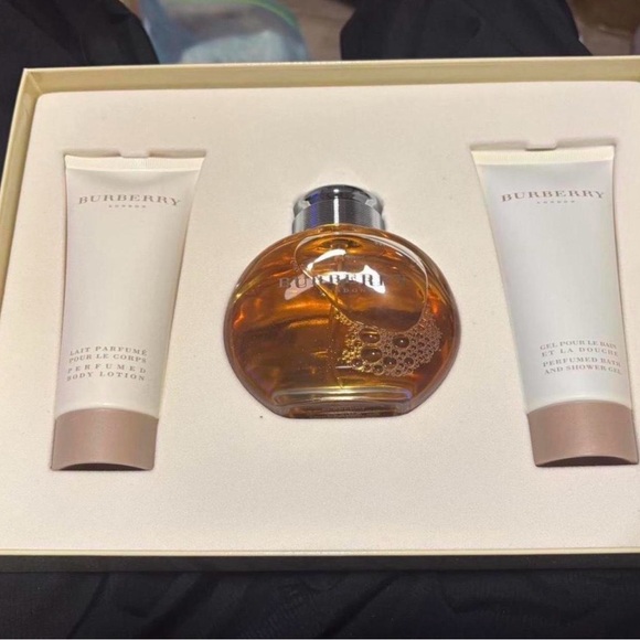 Burberry London Ivory Gift Box - Picture 2 of 2